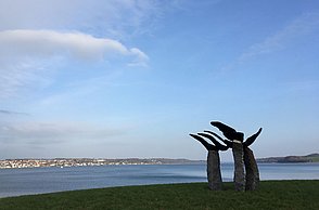 Foto einer Landschaft mit Ausblick aufs Meer