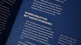 Tatjana Hoffmann–Nervensache. Eine Krankheit namens Multiple Sklerose. Detail Broschüre.