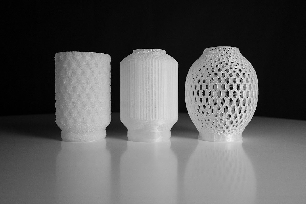 Dargestellt werden drei 3D-gedruckte Lampenschirme.