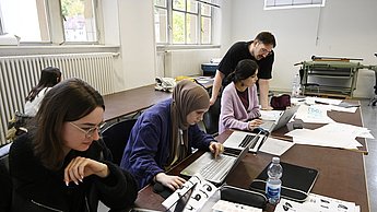Studenten sind am arbeiten