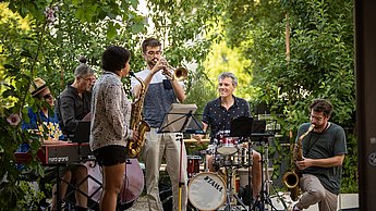 Musiker im Garten