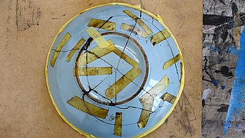Eine antike Schüssel mit rissen 