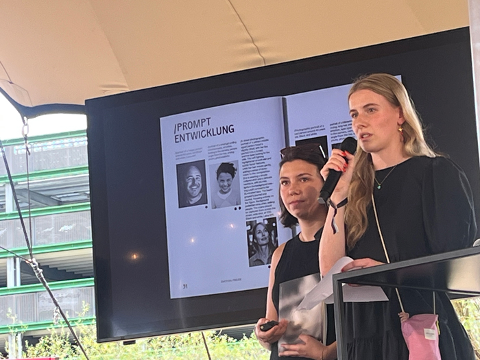 Lena Dietrich (links) und Linda Eisenhardt (rechts) bei ihrem Vortrag auf dem KI-Festival Heilbronn 2025.